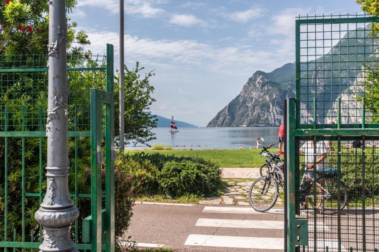 Al Lago Camping & Rooms Riva del Garda Exterior photo