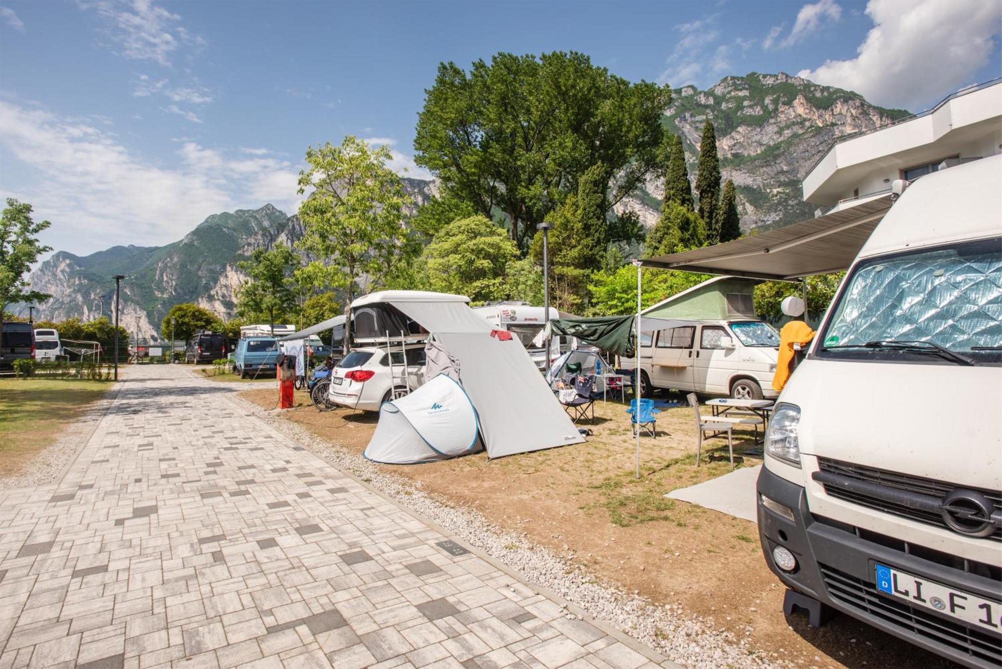 Al Lago Camping & Rooms Riva del Garda Exterior photo