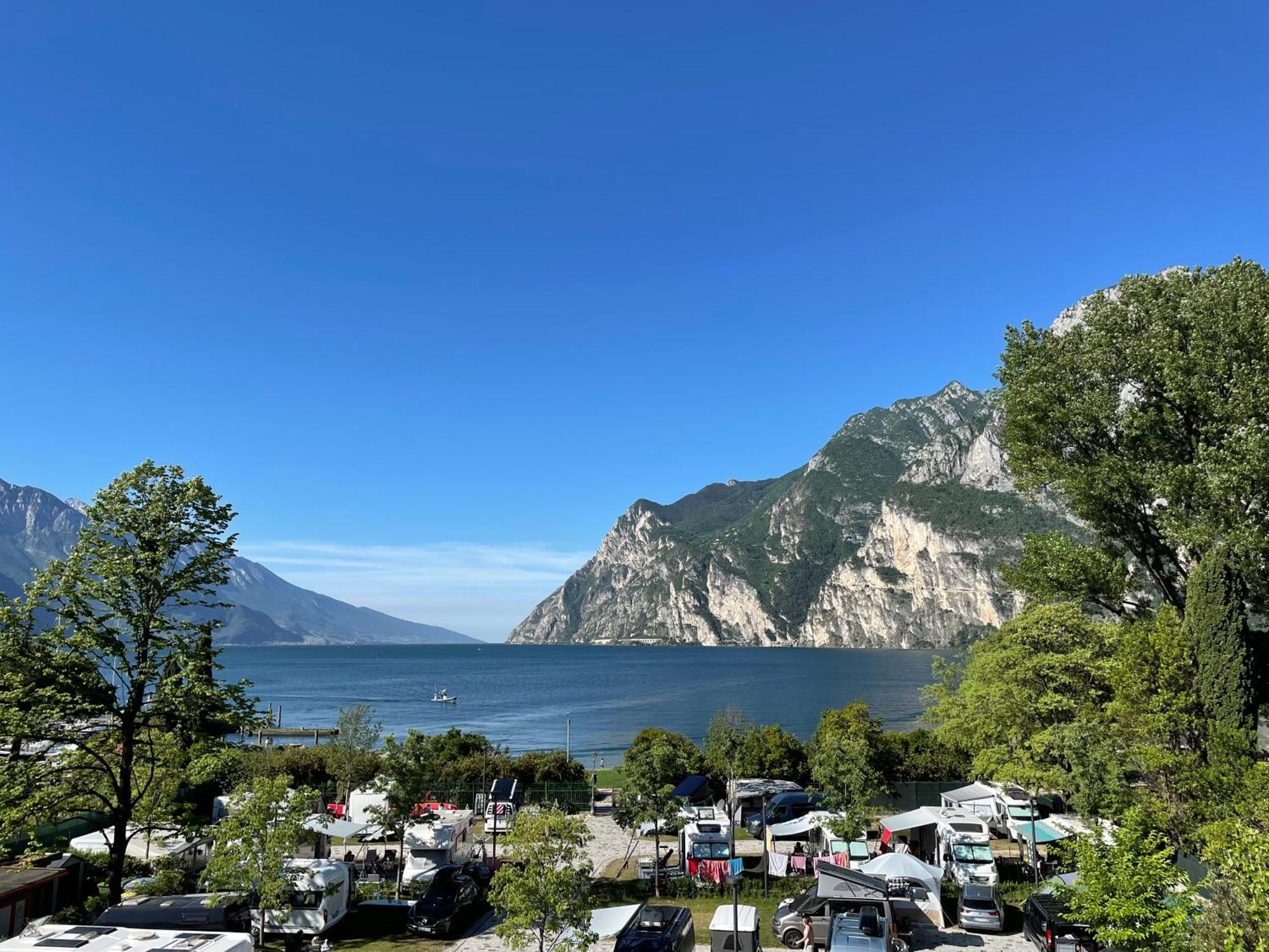 Al Lago Camping & Rooms Riva del Garda Exterior photo